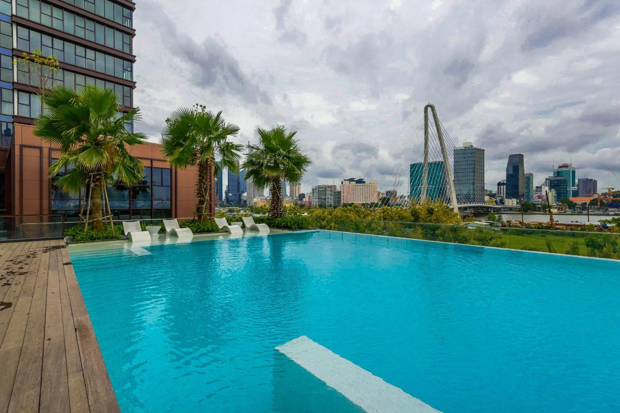 Metropole Luxury 96 Gym City Center, Infinity Pool