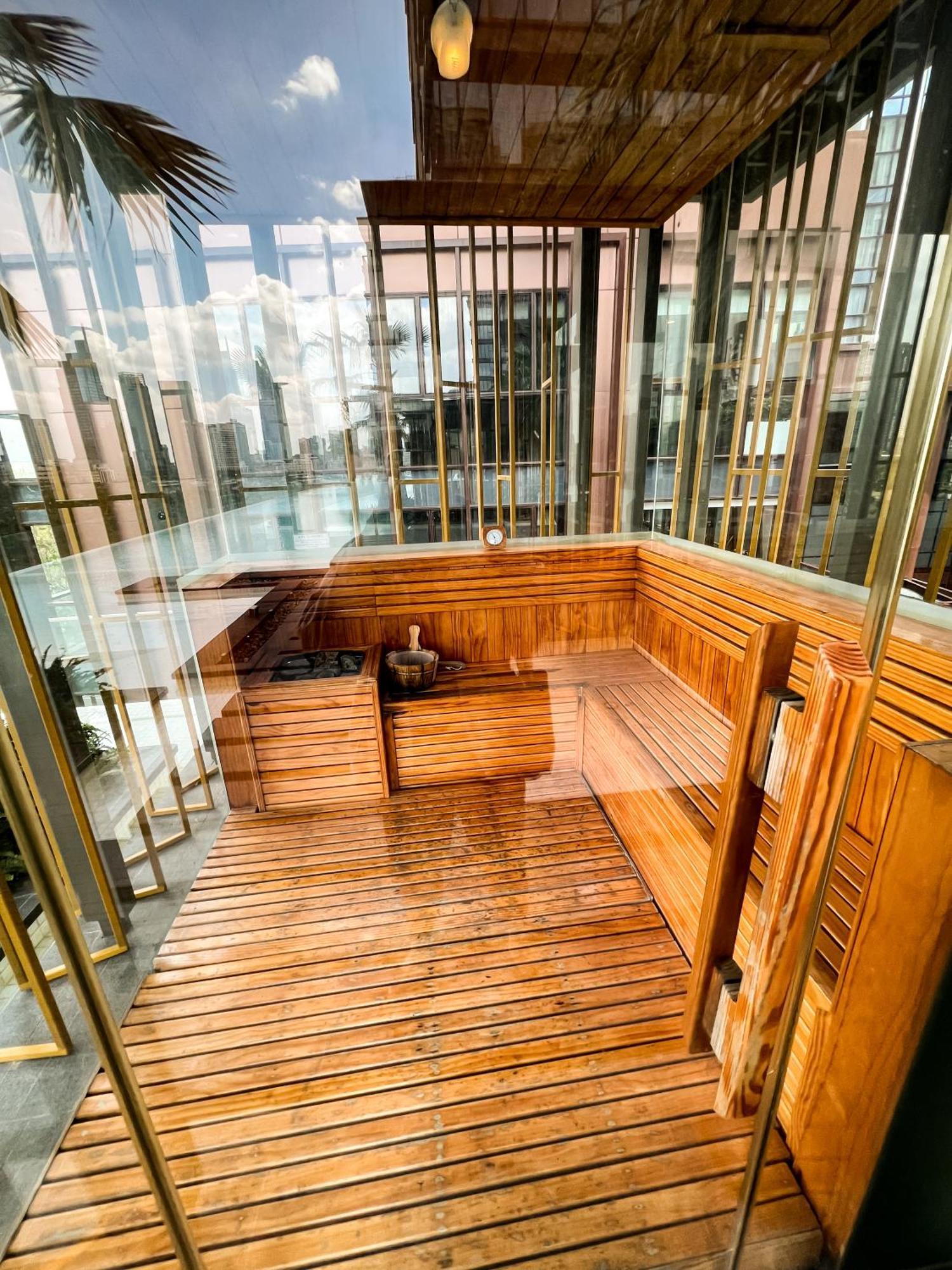 Metropole Luxury 96 Gym City Center, Infinity Pool *